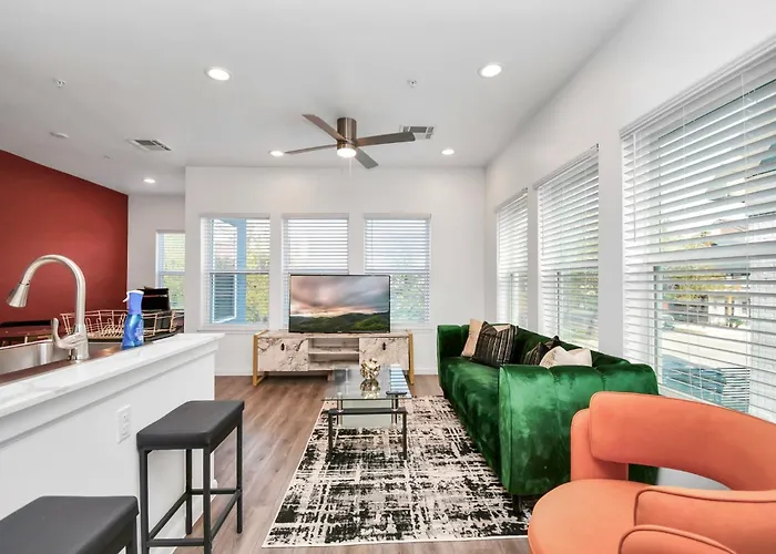 Serenity Studios - Near Med Center & Museum District