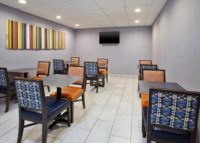 Holiday Inn Express & Suites I-26 & Us 29 At Westgate Mall By Ihg