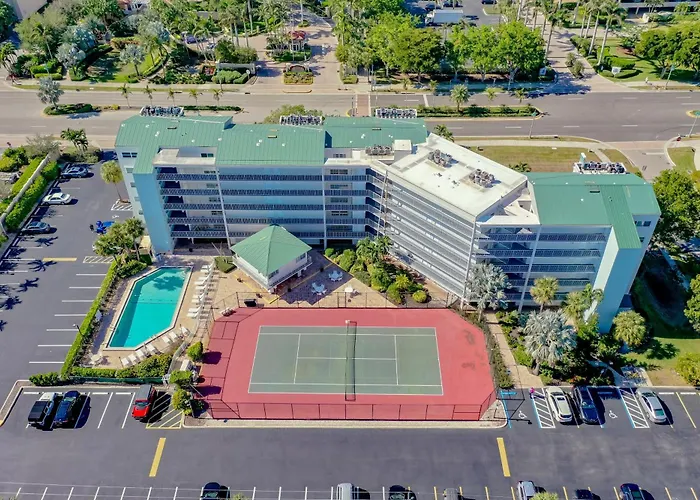 1 Bedroom / New Furniture / Direct Beach Access / Across From J.W. Marriott