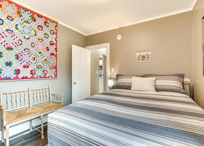 Pet-Friendly Family Apartment - Near Nu Campus!