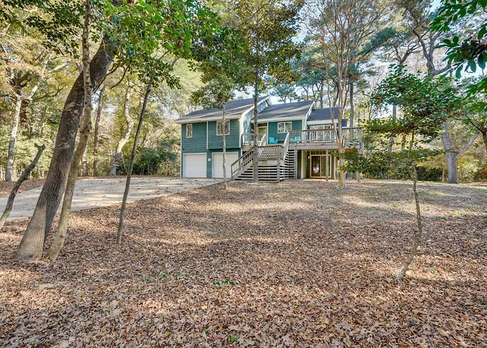1/2 Mi To Beach Access: Southern Shores Gem + Deck