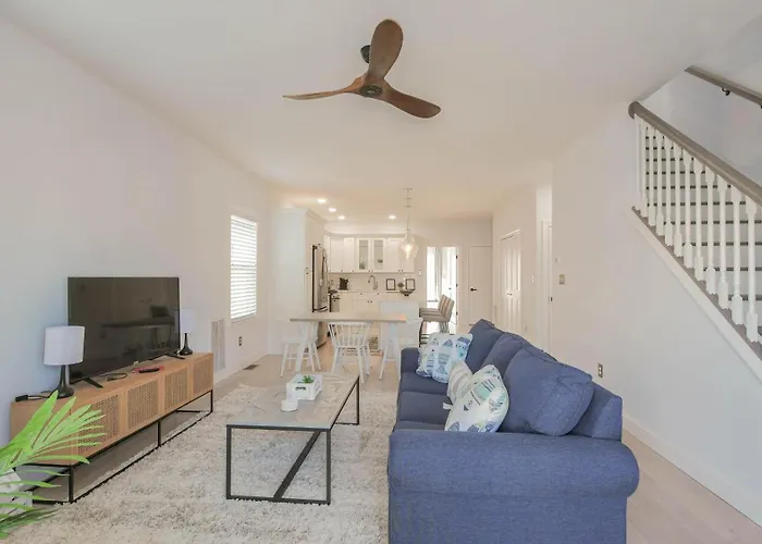 2 Blocks To Beach | Ventnor City | Multi- Level Decks | Pet Friendly