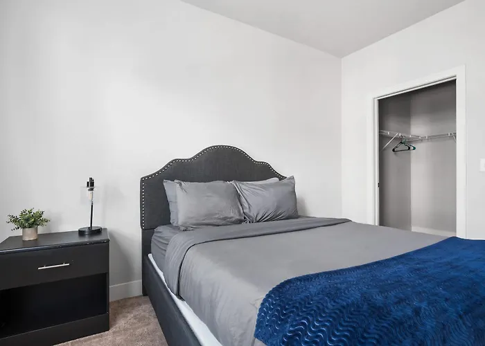 2Br Balcony Suite Gym & Pool Downtown At Cityway