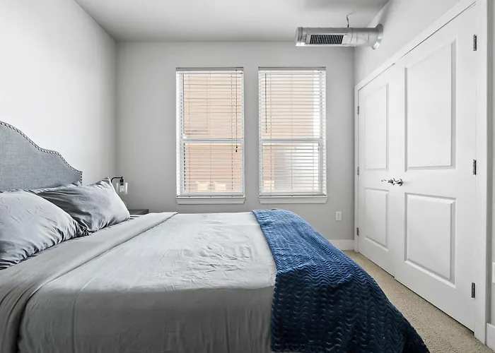 2Br Balcony Suite Gym & Pool Downtown At Cityway