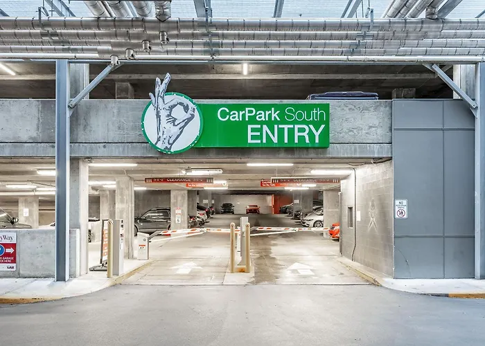 Vibrant 2Br Corner Suite And Free Parking At Cityway
