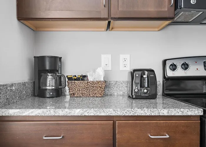 Vibrant 2Br Corner Suite And Free Parking At Cityway
