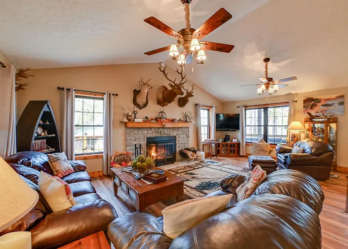 Cadiz Vacation Home W/ Deck: Walk To Lake Barkley