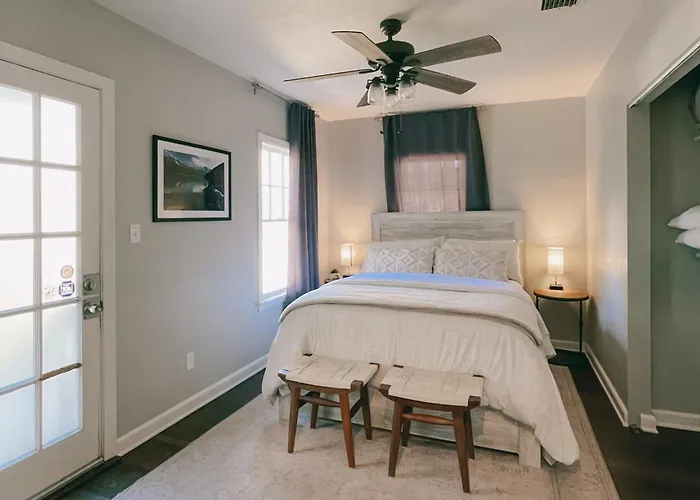 Walkable Dixieland District Gem With Yard