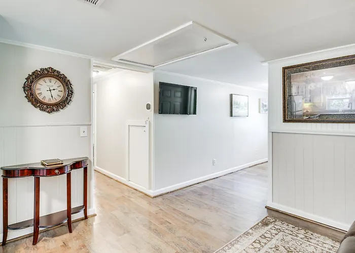 Aiken Apt W/ Garden-View Balcony: Half-Mi To Dtwn!