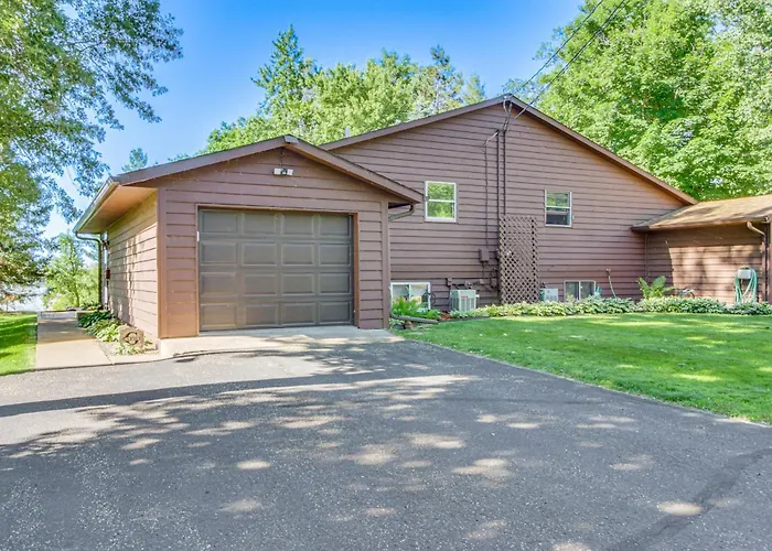 Beach & Lake Access: Brainerd Townhome