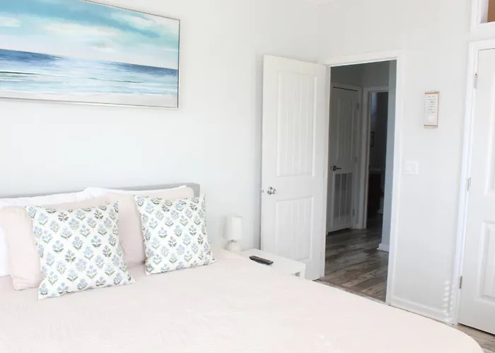 Beach Getaway At 2 Pelicans Walk To The Water