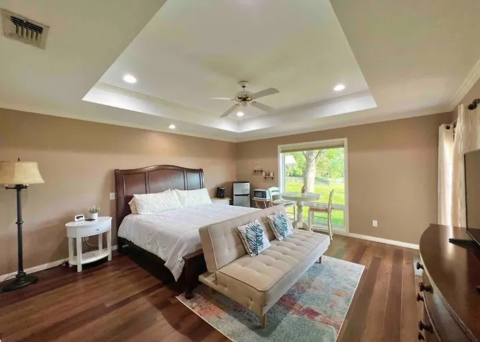 Shaded Oaks Peaceful Golf Course And Close To Bsw