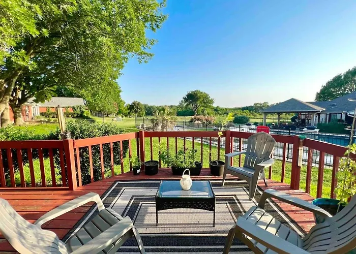 Shaded Oaks Peaceful Golf Course And Close To Bsw