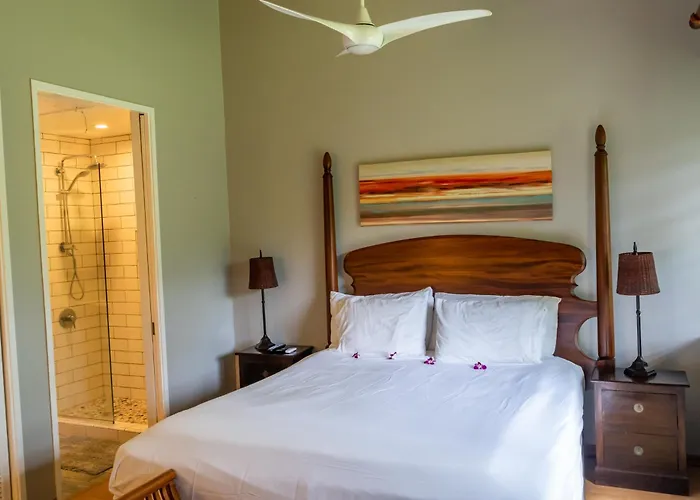 Rare 2 Bedroom & Loft Townhouse On The North Shore