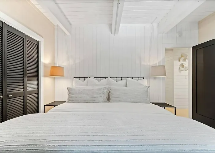 Relaxing Home Among The Redwoods - Dog-Friendly