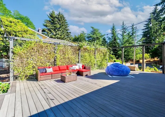 Modern And Relaxing Lake Sammamish View House