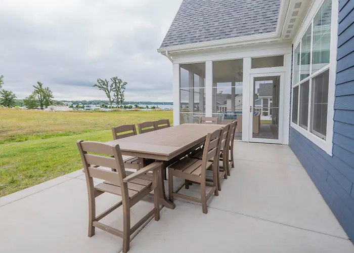 2728 Harbor Court