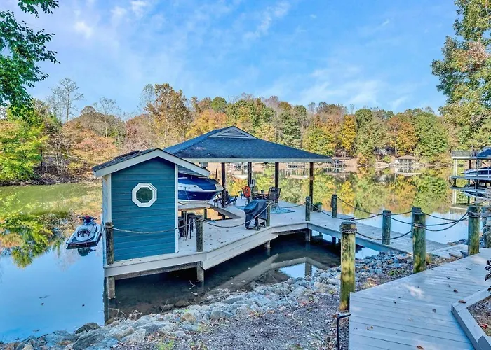 Waterfront Lake House Ideal Dock For Boats, Swimming, Fishing