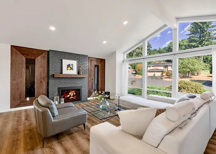 Tastefully Remodeled 4 Bedroom Home With Rainier View