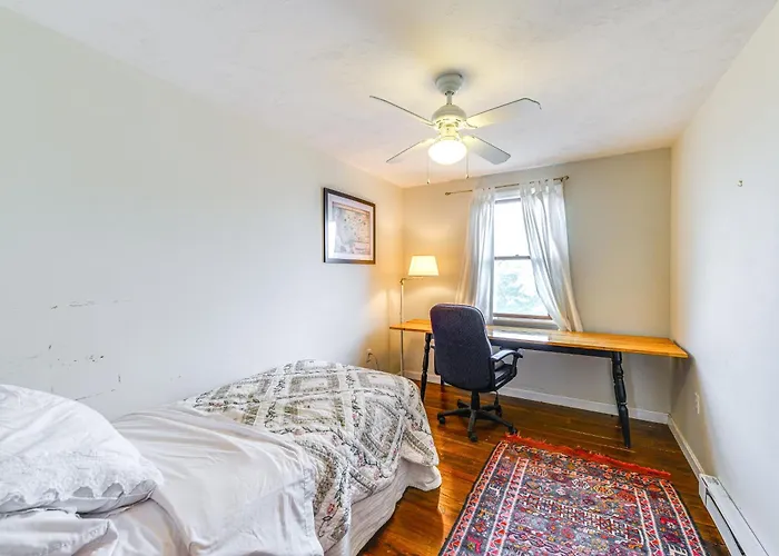 Marshfield Home W/ 2 Decks & Private Beach Access!