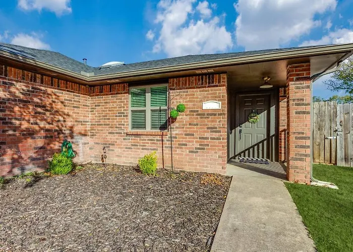 Cute Chic 2B 2B Duplex Apt