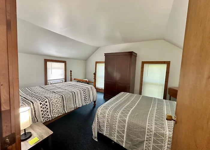 Cozy Riverfront Cottage With Dock Close To Lake George