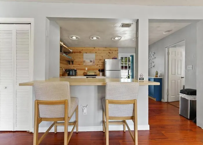 10 Min Lido Key Beach ~Coastal Cabana Hideout