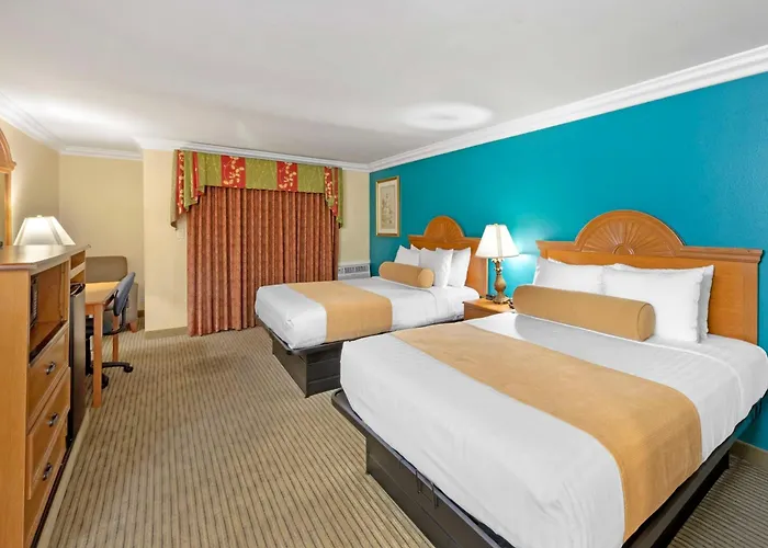 Best Western Harbour Inn & Suites Huntington - Sunset Beach