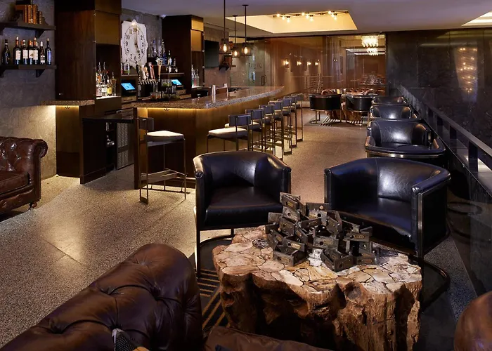 Metropolitan At The 9, Autograph Collection