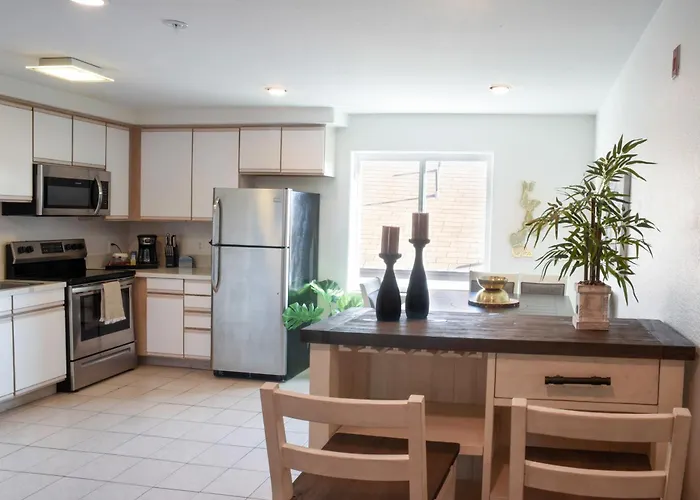 201 Urban Retreat Just Steps From Little Italy