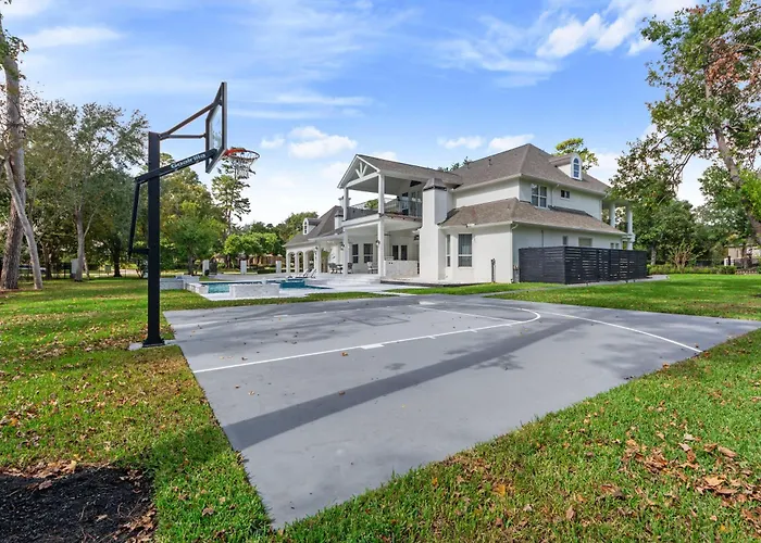 Luxury Mansion In The Woodlands Tx With Heated Pool, Spa, Bbq & Basketball Court