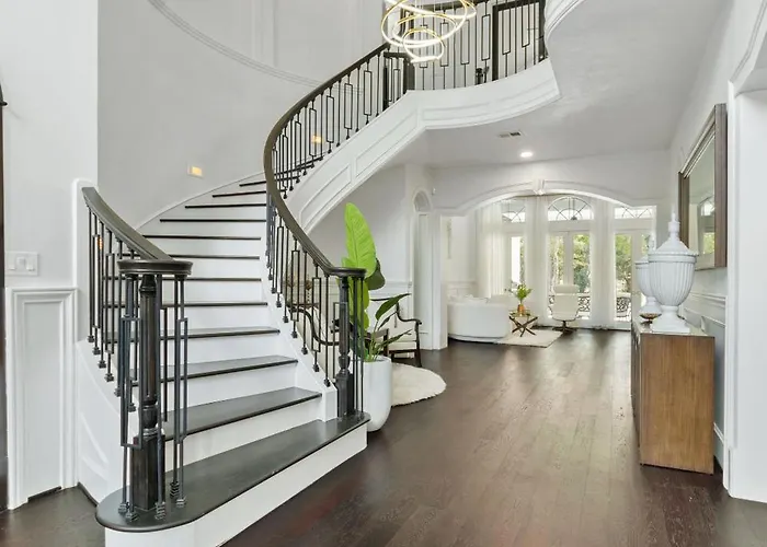 Luxury Mansion In The Woodlands Tx With Heated Pool, Spa, Bbq & Basketball Court