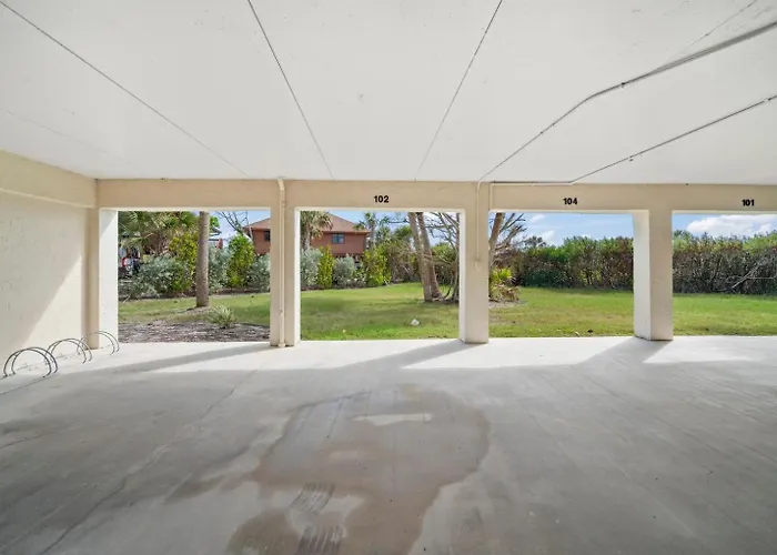 Sandpiper Beach 102