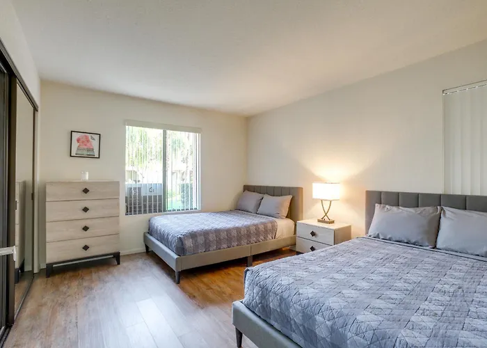 Golf, Hike & Relax: Cathedral City Condo