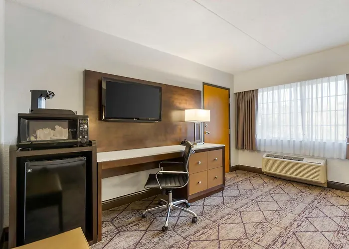 Best Western Plus Longbranch Hotel & Convention Center