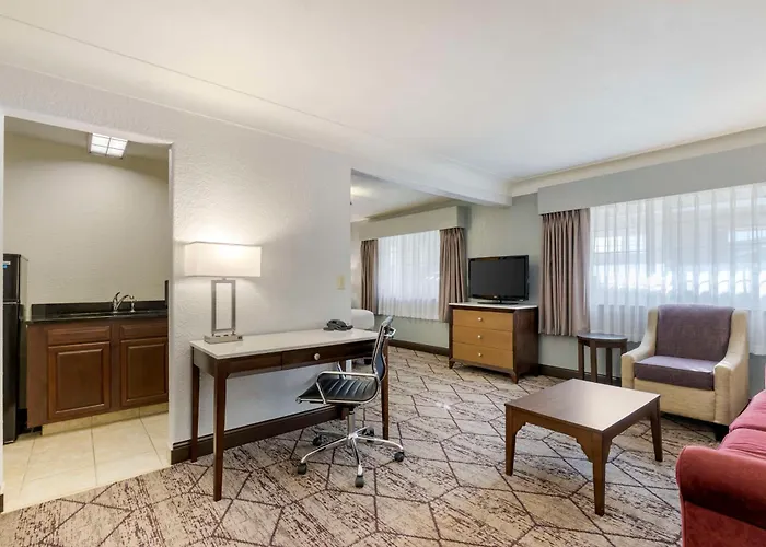 Best Western Plus Longbranch Hotel & Convention Center