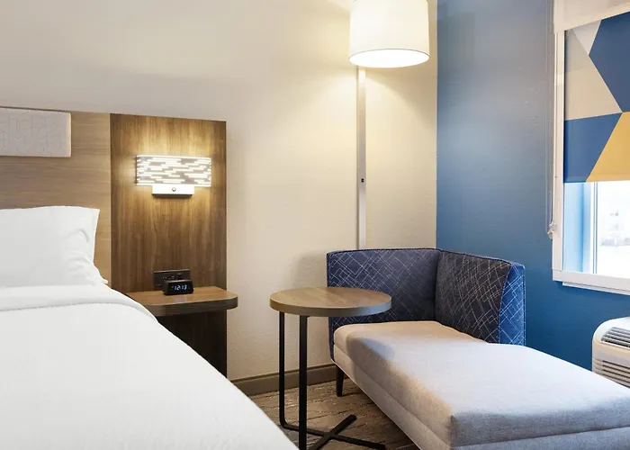 Holiday Inn Express & Suites Brookhaven By Ihg