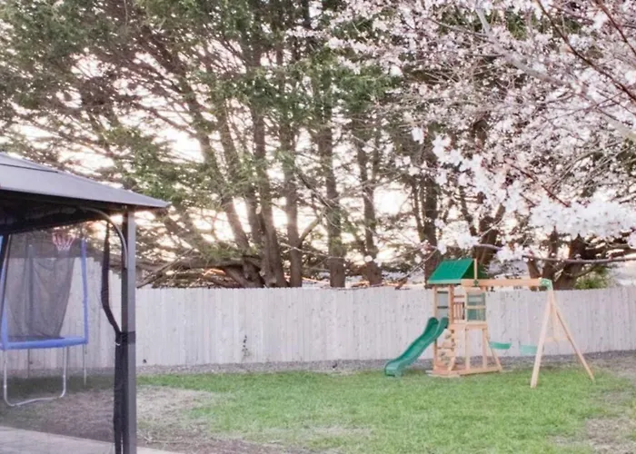 Redwood Cul De Sac Beach Retreat Jumping Mat Firepit Gazebo Grill Air Conditioning Bikes 4 Tvs