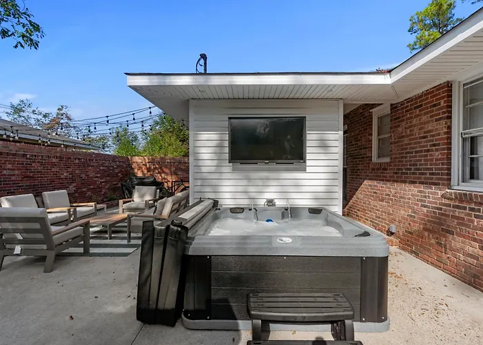 New 5 Star Luxury-Masters-Hot Tub-Fire Pit-Ev Char