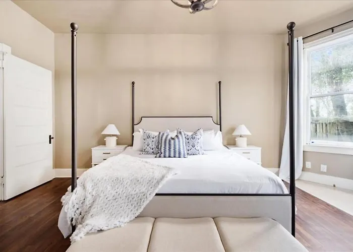 Downtown Heritage Suite - Free Parking