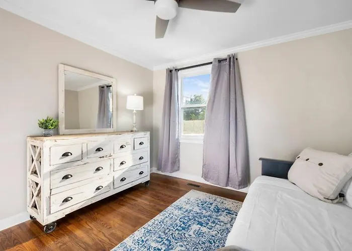 The Cozy House In Quiet Ingleside Area