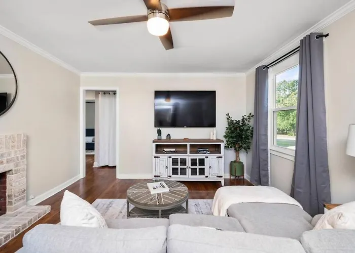 The Cozy House In Quiet Ingleside Area