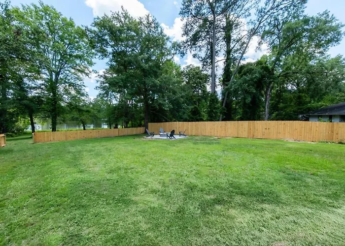 Lakeview Retreat - Family-Friendly - Near Downtown
