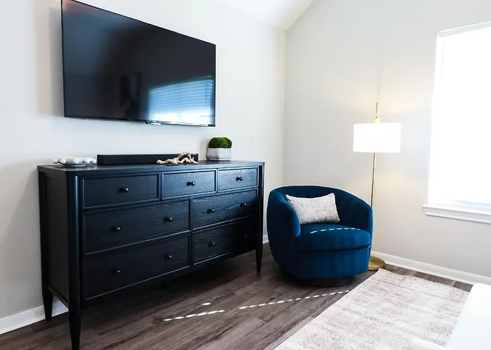 Near A&M: Sleeps 8, Firepit, Pet-Friendly | Cozy Home
