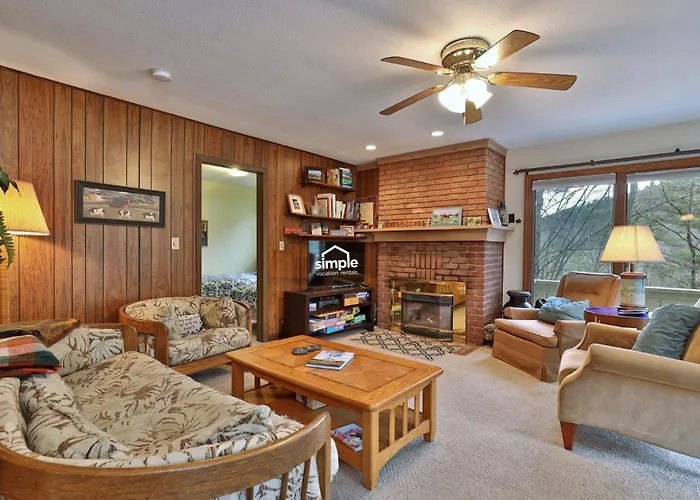 Cozy Vermont House Near Ski Resort, Bridgewater And Woodstock, Private
