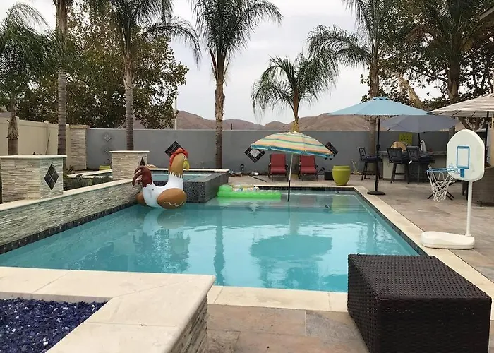 Evonvale Dream! Big Heated Pool, Jacuzzi Seats 16!