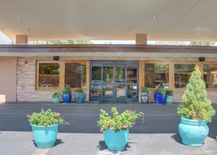 El Sendero Inn