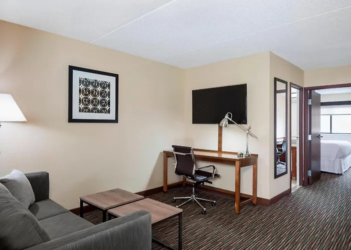 Royle Hotel Milwaukee Airport