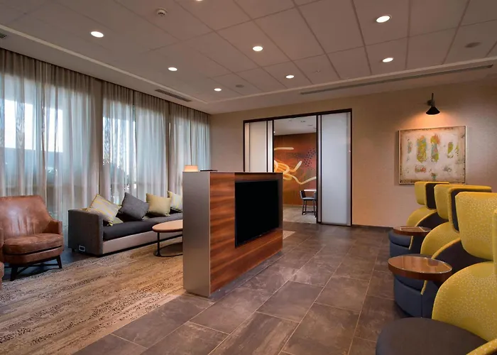Courtyard By Marriott Atlanta Alpharetta/Avalon Area