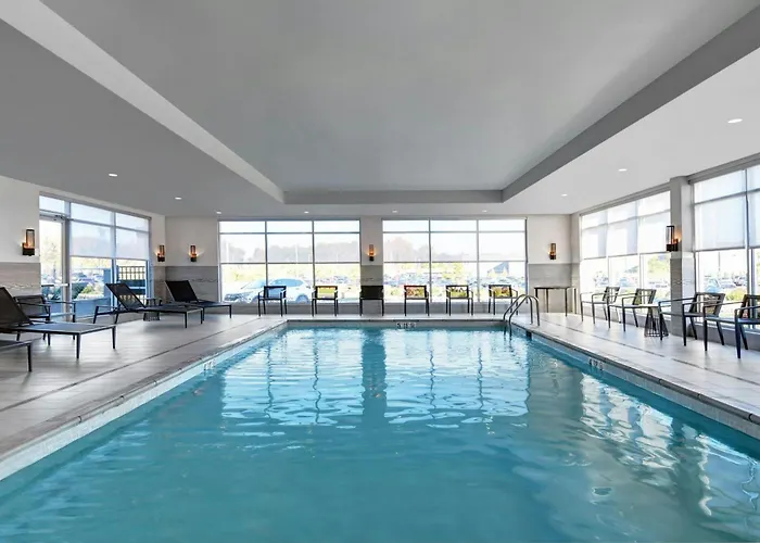 Courtyard By Marriott Hamilton